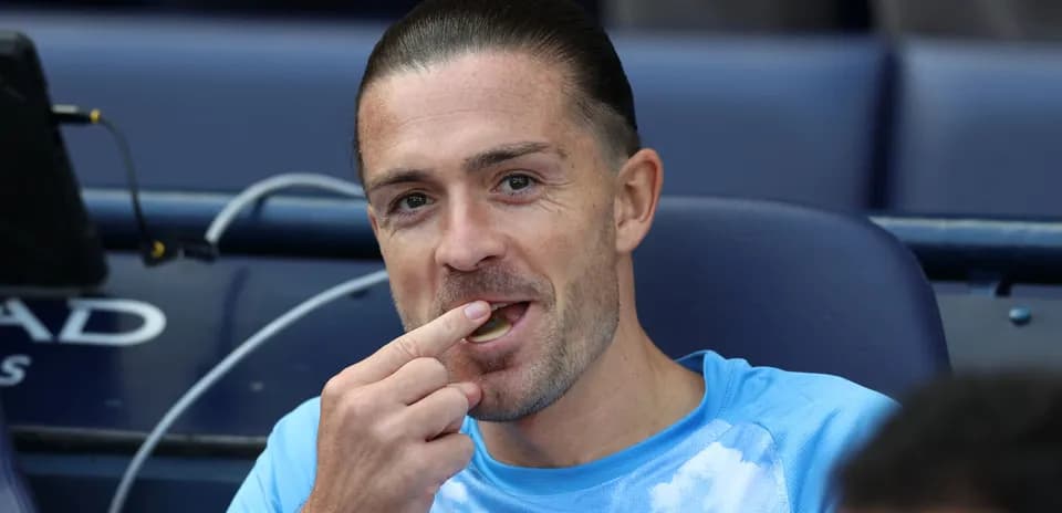 Futbolchi o'yin paytida o'zini ovqatlantirayotgan