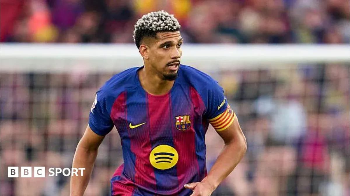 Futbolchi Barcelona formasida harakatda