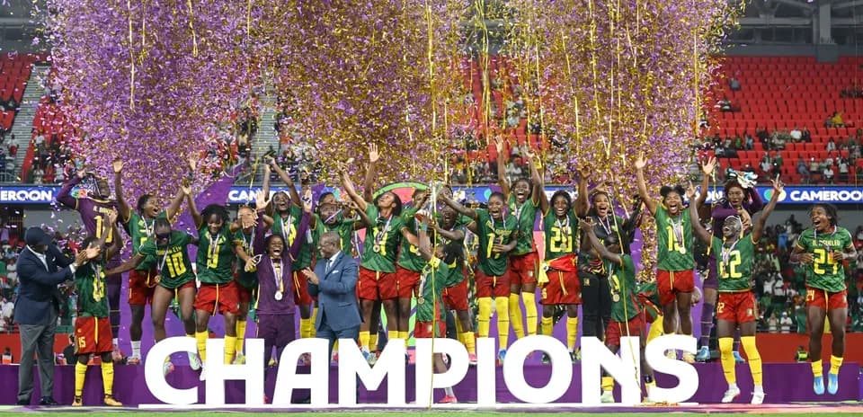 Kameroon jamoasi chempionlar sifatida bayram qilmoqda