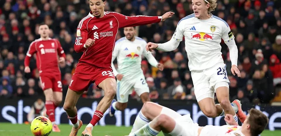Liverpool and Leeds players contesting the ball