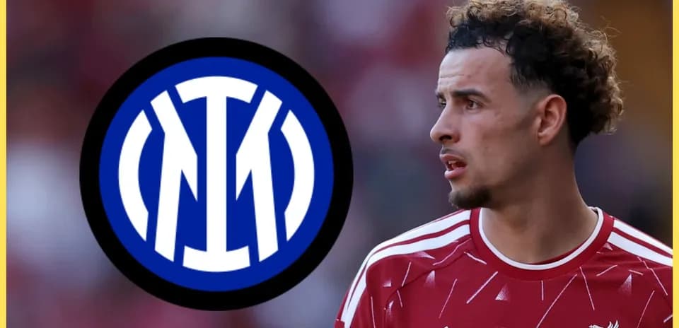 Futbolchi Inter logosi bilan ko'rsatilgan