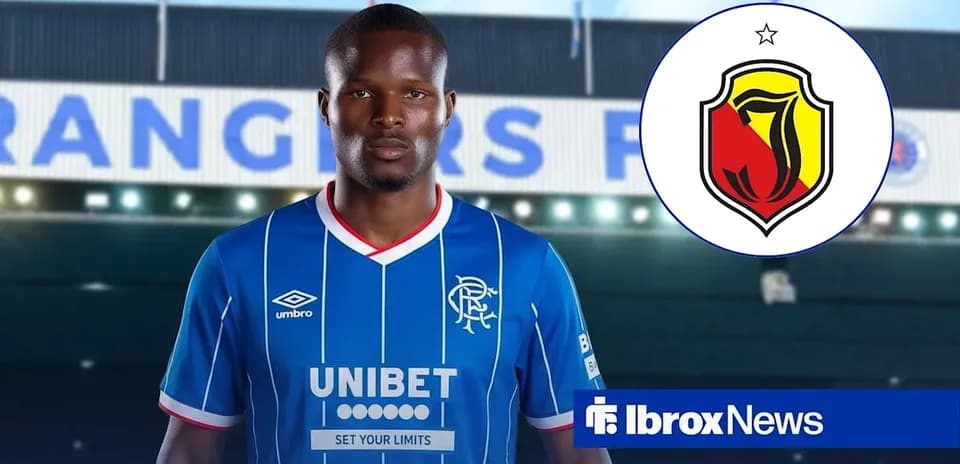Futbolchi Rangers formasida, Ibrox stadioni fonida