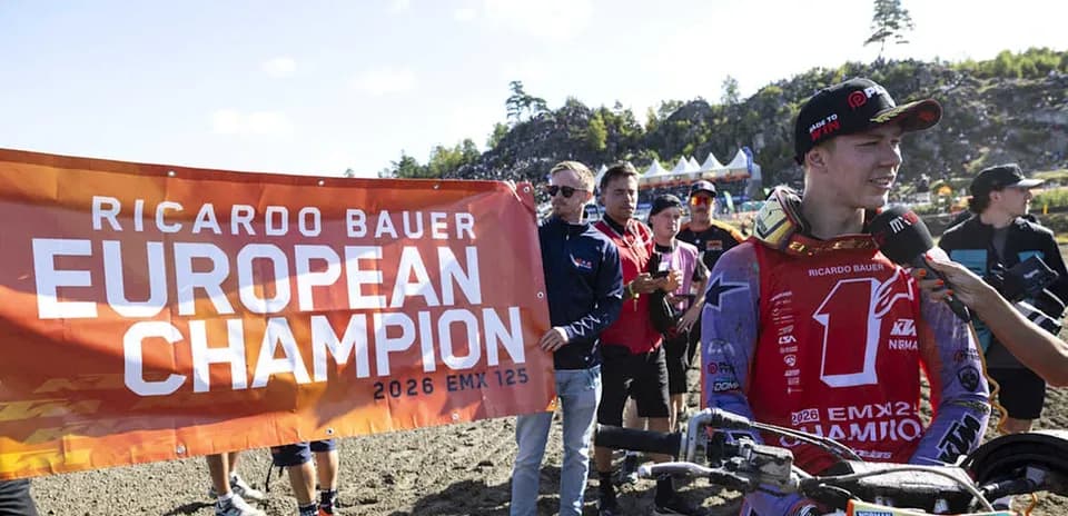 Ricardo Bauer with European Champion banner after race