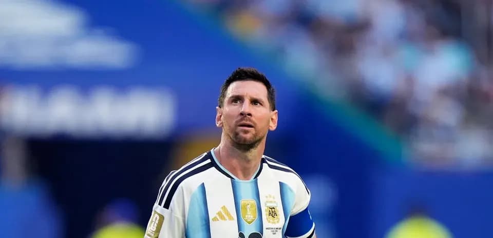 Futbolchi Lionel Messi o'yin maydonida