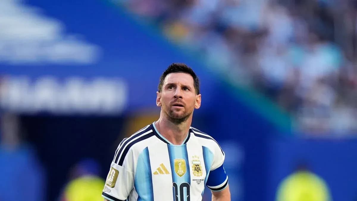 Futbolchi Lionel Messi o'yin maydonida