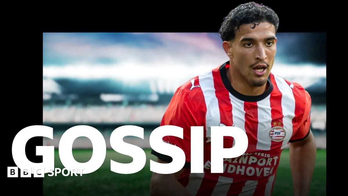 Futbolchi PSV formasida maydonda harakatda
