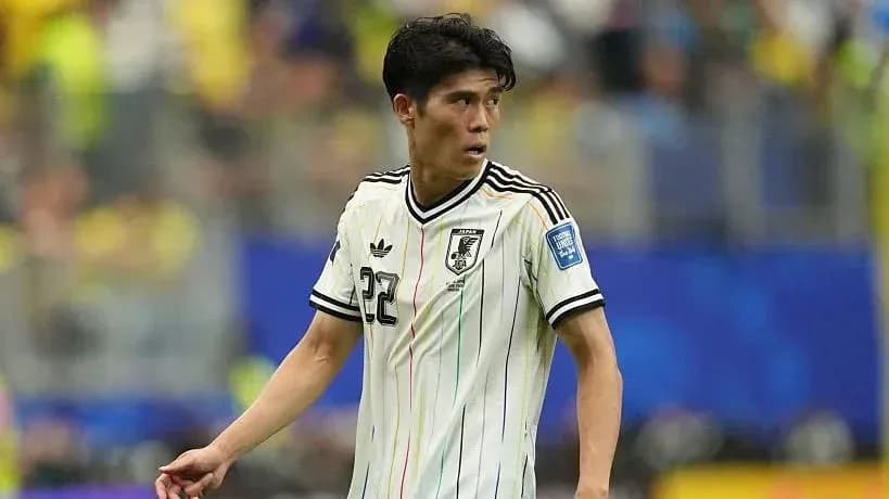 Futbolchi maydonda harakatda, Yaponiyaning formasi