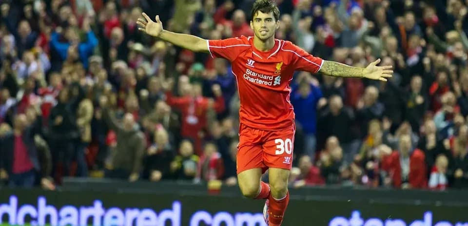 Futbolchi gol urib, Liverpool stadionida quvonchda