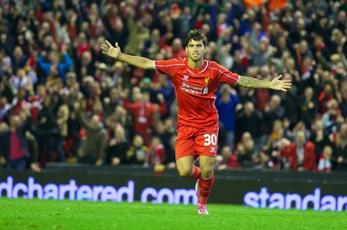 Futbolchi gol urib, Liverpool stadionida quvonchda