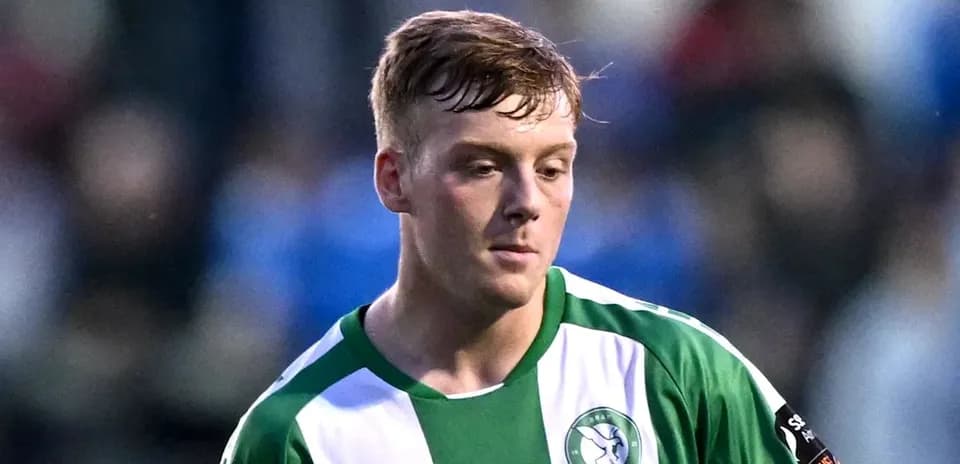 Futbolchi maydonda o'yin davomida