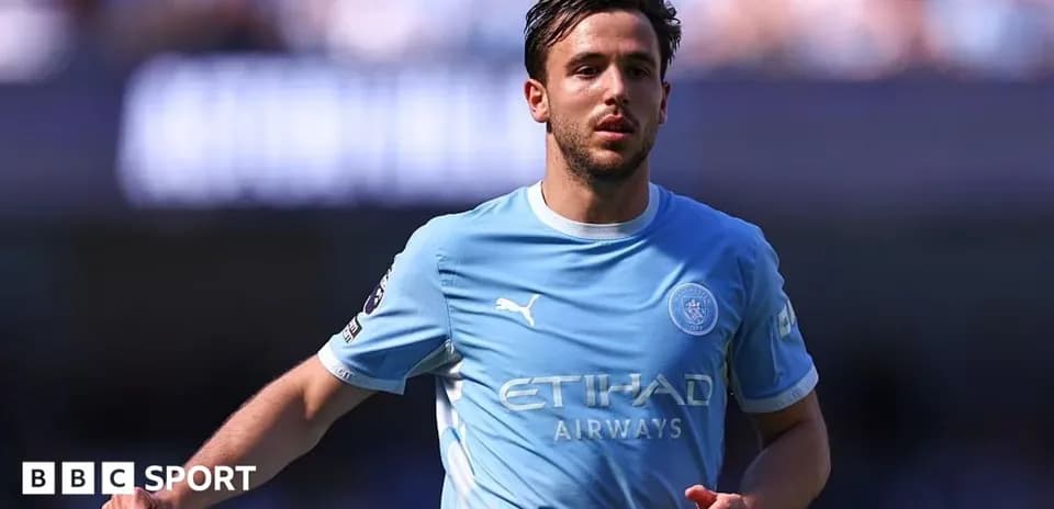 Futbolchi maydonida harakatda, Manchester City formasi