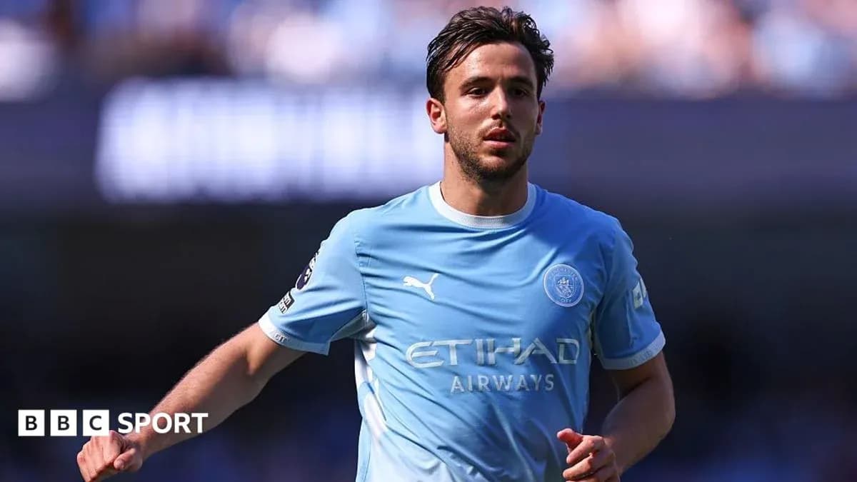 Futbolchi maydonida harakatda, Manchester City formasi