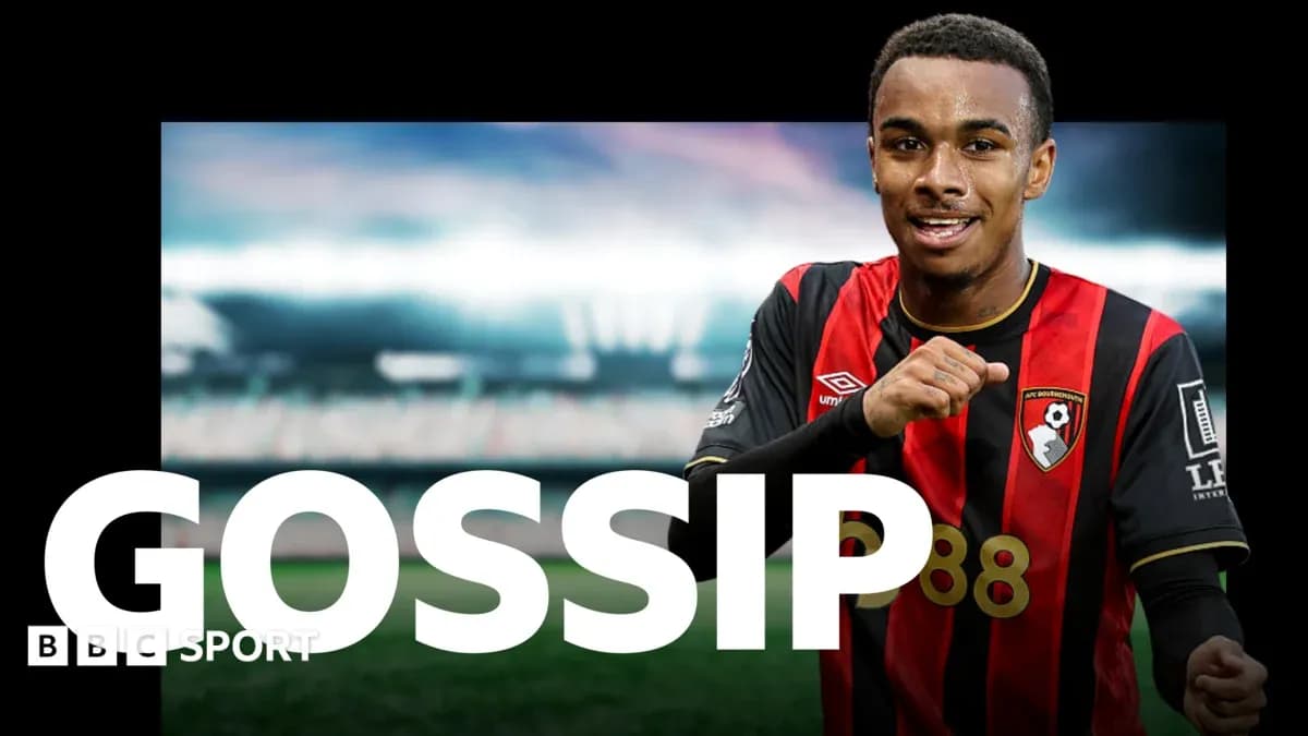 Futbolchi Bournemouth formasida maydonda turibdi