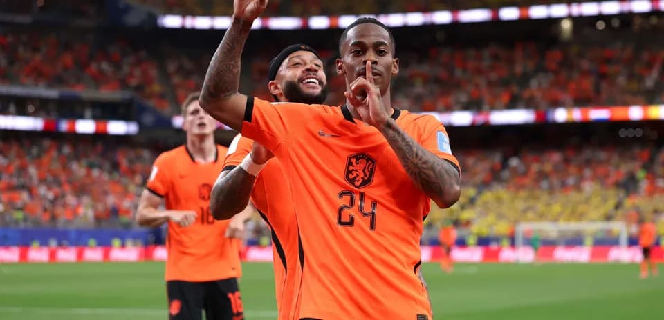 Holland players celebrating a goal during match