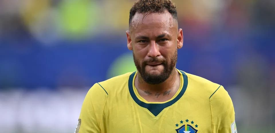 Futbolchi Neymar Braziliya terma jamoasi formasida