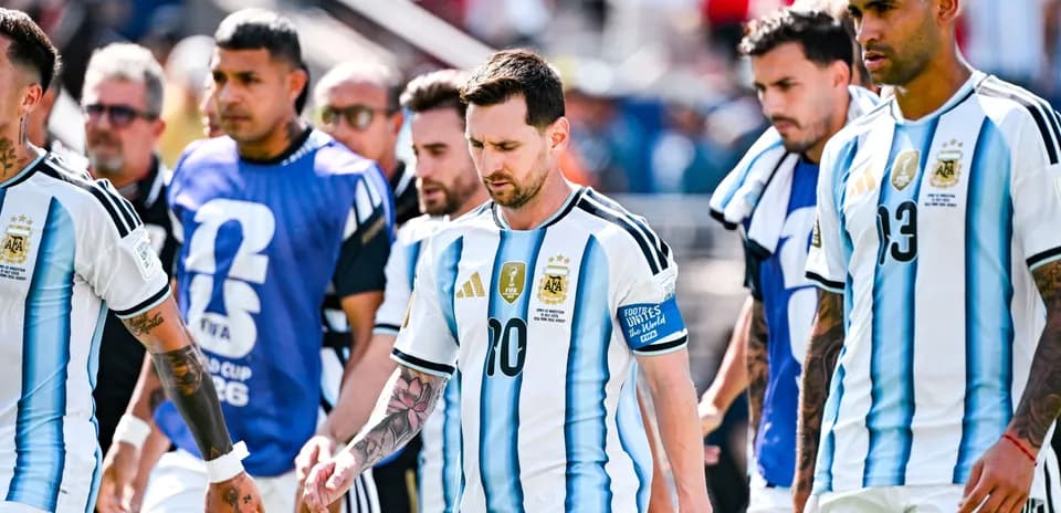 Argentina players walking onto the pitch before match