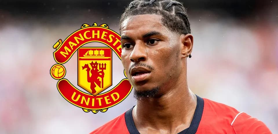 Futbolchi Manchester United formasida maydonda
