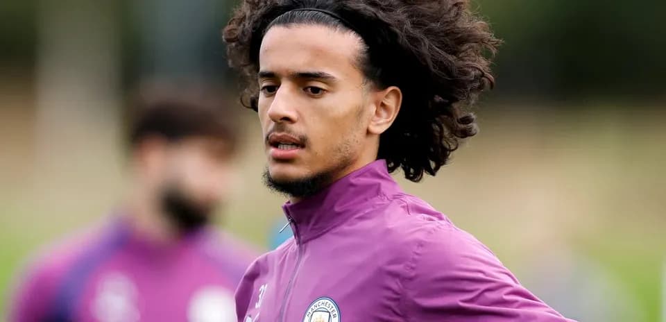 Futbolchi mashg'ulotda, Manchester City formasida