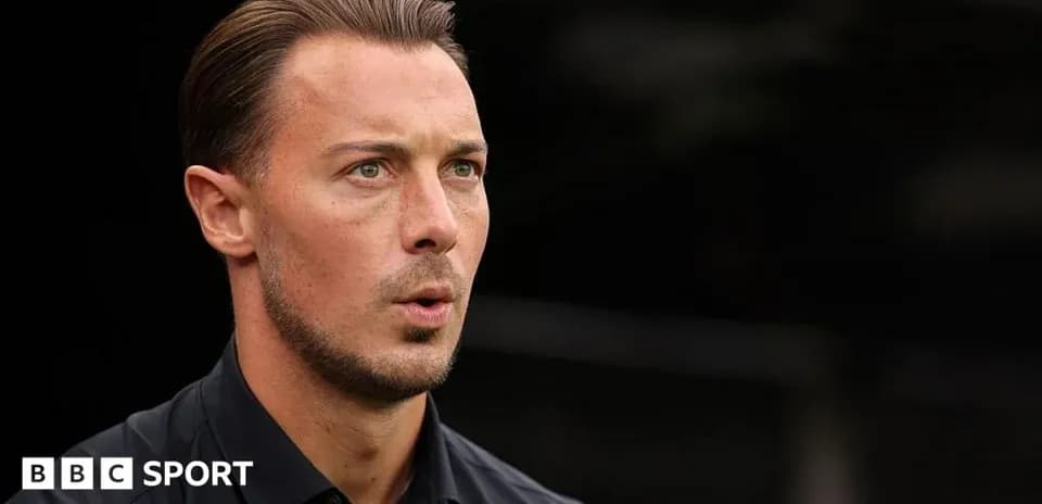 Yoshgacha qarab turgan futbolchi intervyu jarayonida