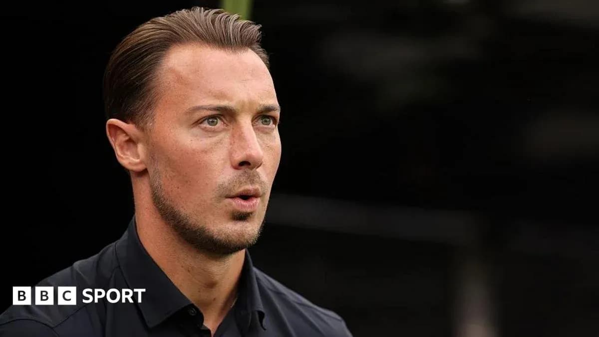 Yoshgacha qarab turgan futbolchi intervyu jarayonida