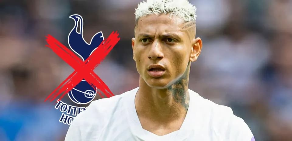 Futbolchi maydonda, Tottenham logotipi kesilgan