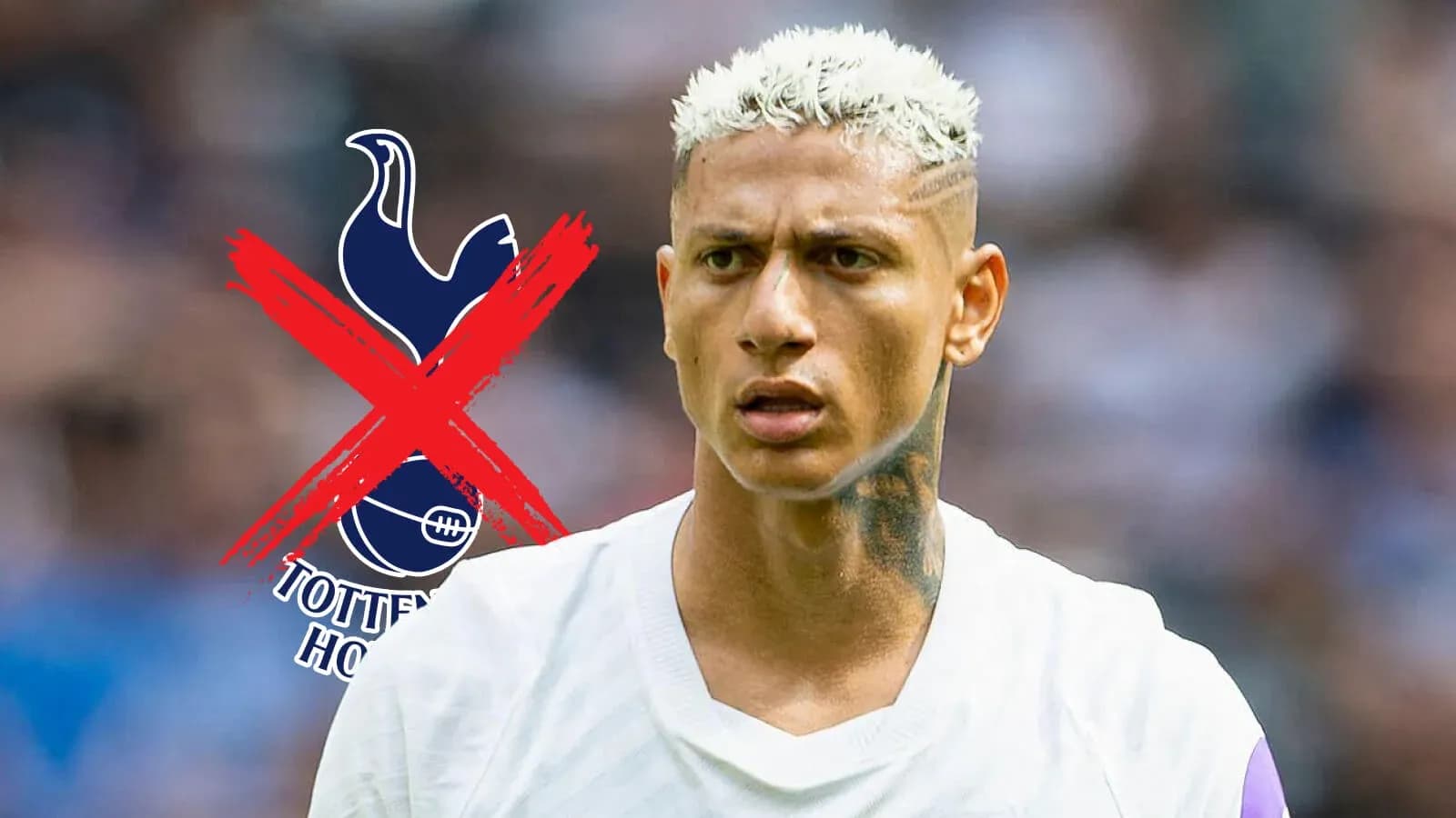 Futbolchi maydonda, Tottenham logotipi kesilgan