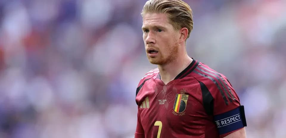 Futbolchi Belgiya formasi bilan maydonda turibdi