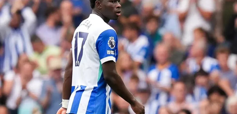Futbolchi o'yinda, 17-raqamli forma kiygan