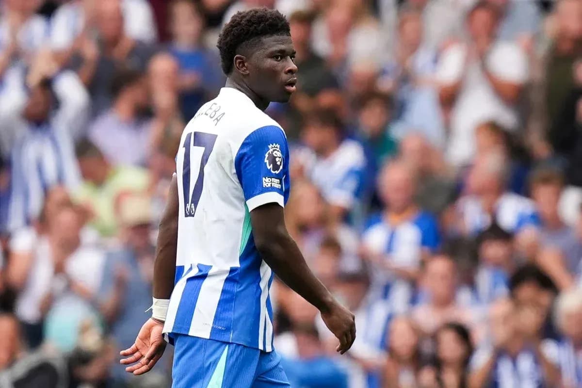 Futbolchi o'yinda, 17-raqamli forma kiygan