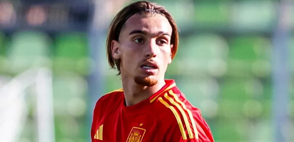 Futbolchi Ispaniya formasida maydonda