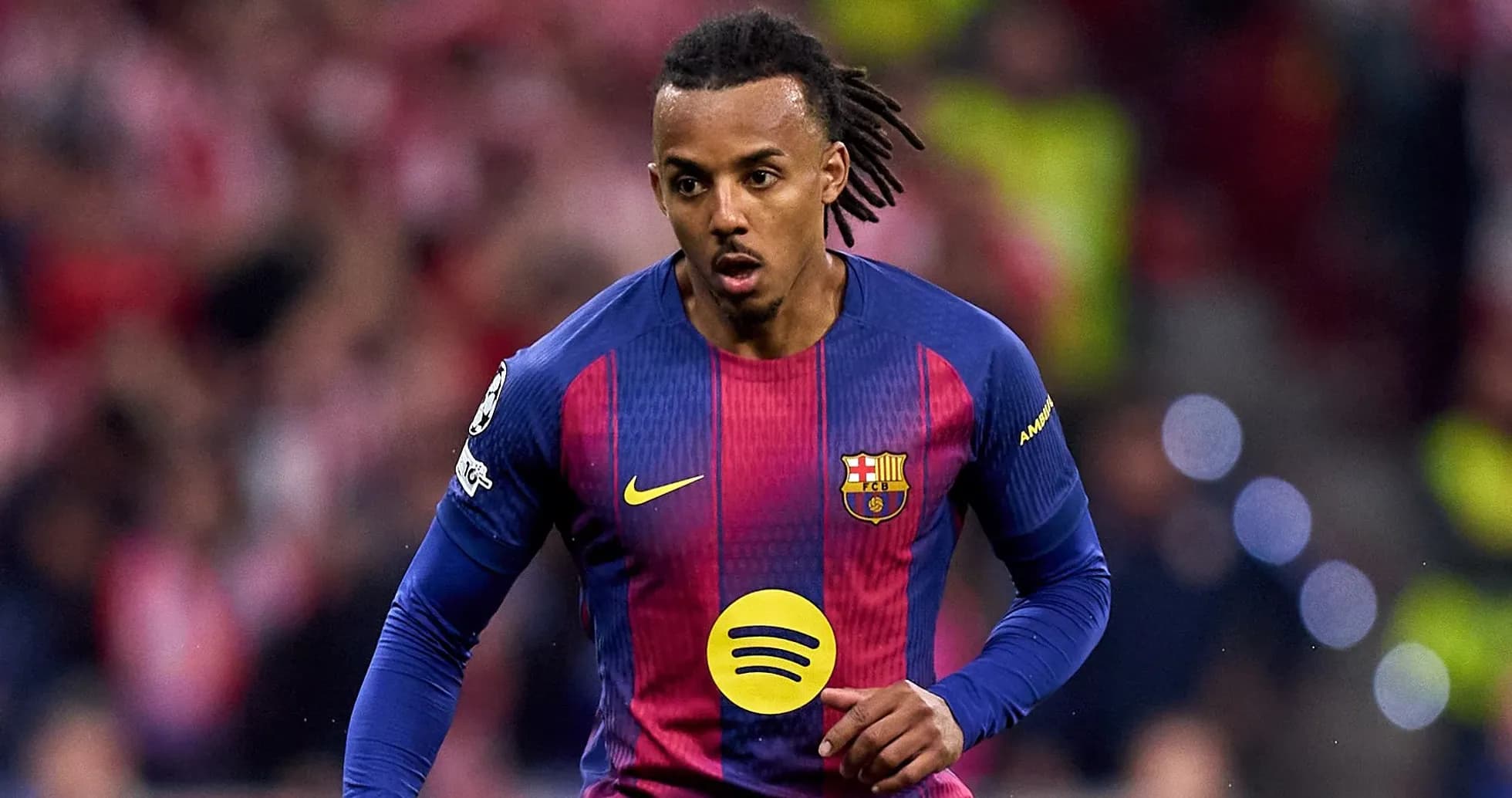 Futbolchi Barcelona formasida harakatda