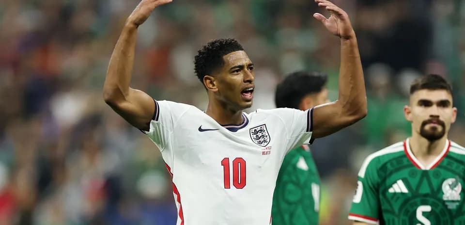 Bellingham gesturing during England vs Mexico match