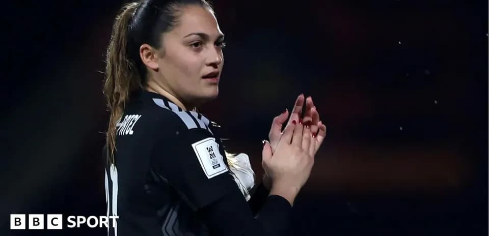 Goalkeeper applauding during a match