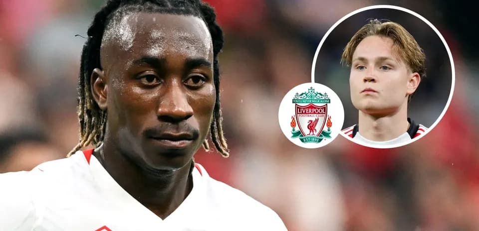 Futbolchi maydonda, Liverpool logotipi va boshqa futbolchi
