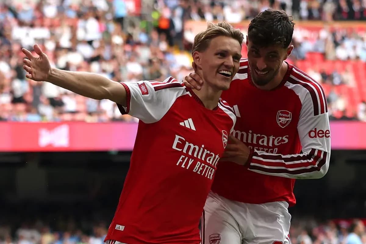 Arsenal players celebrating a goal together