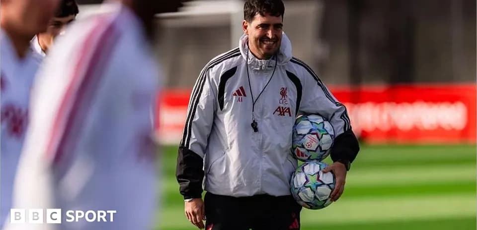 Trener LFC futbol to'plarini ushlab turibdi