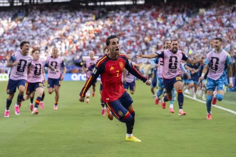Ispaniya futbolchisi gol urishdan keyin qochmoqda