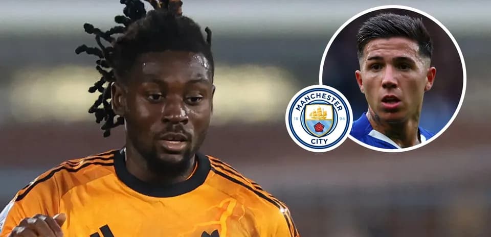 Futbolchi maydonda harakatda, Manchester City logotipi
