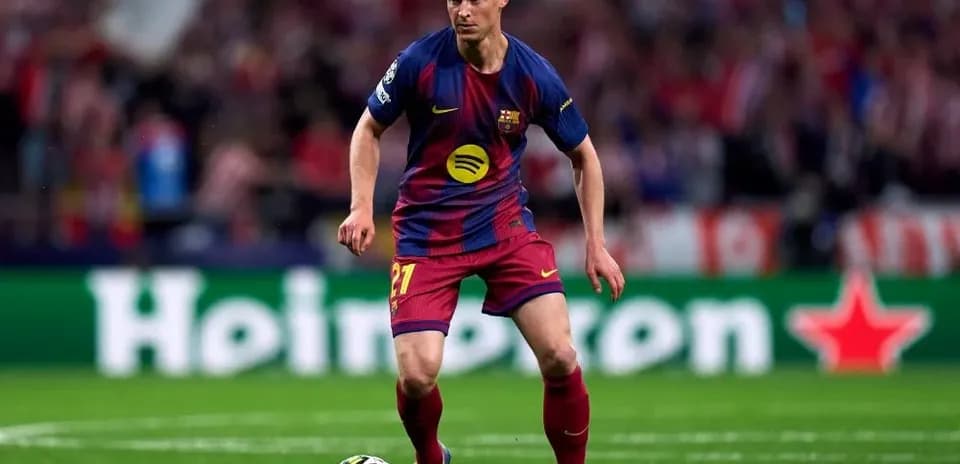 Futbolchi to'pni boshqarayotgan payt