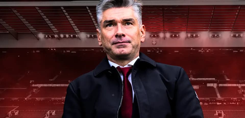 Menecer stadion oldida turibdi