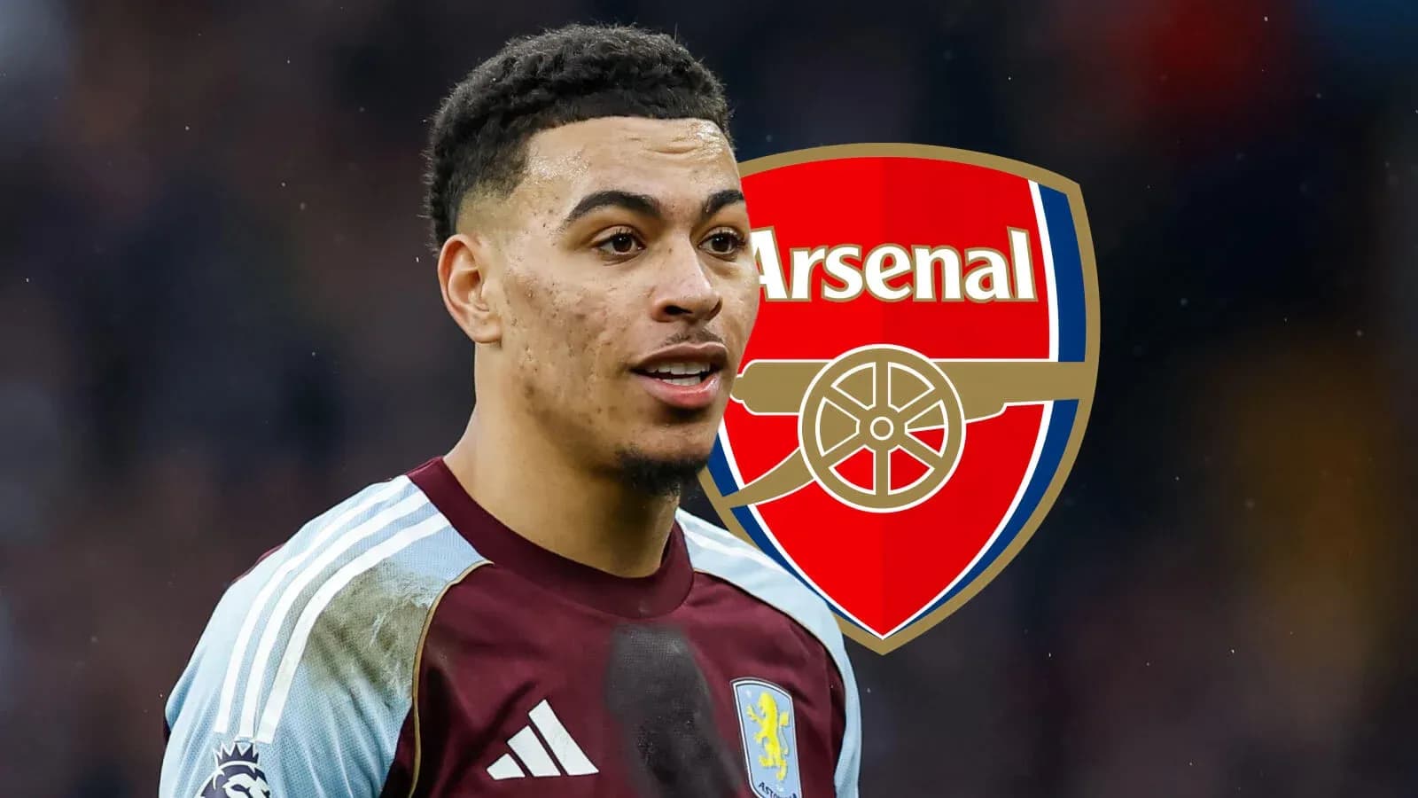 Futbolchi Aston Villa formasida, Arsenal logotipi bilan