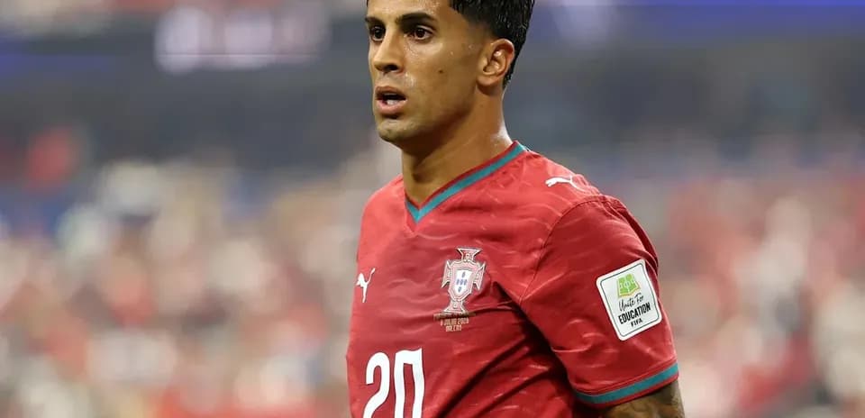 Futbolchi Portugal terma jamoasida 20-raqamli forma
