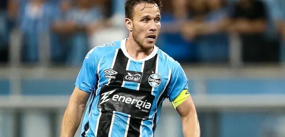 Futbolchi Gremio formasida harakatda