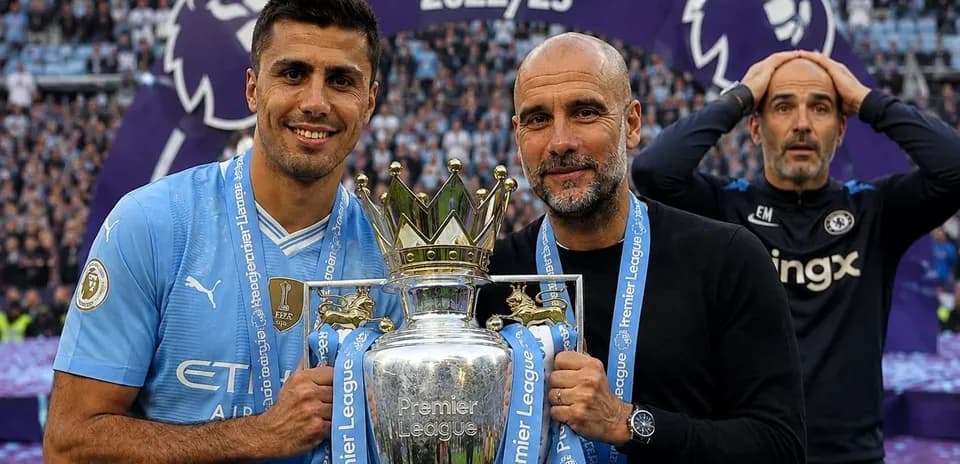 Futbolchilar Premier Lig chempionligi kubogini ushlab turishmoqda