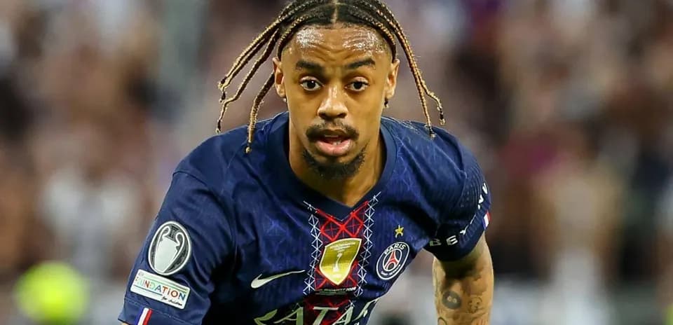 Futbolchi PSG formasida harakatda