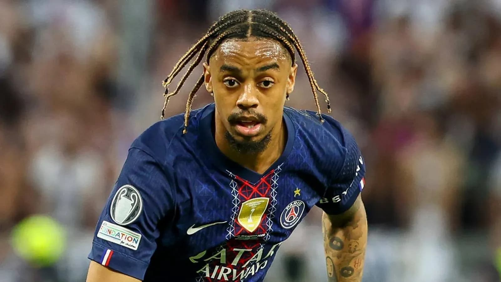 Futbolchi PSG formasida harakatda