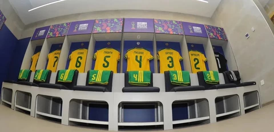 Futbol jamoasi kiyimlari o'rinlari va formalar