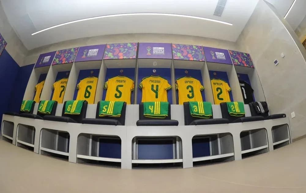 Futbol jamoasi kiyimlari o'rinlari va formalar