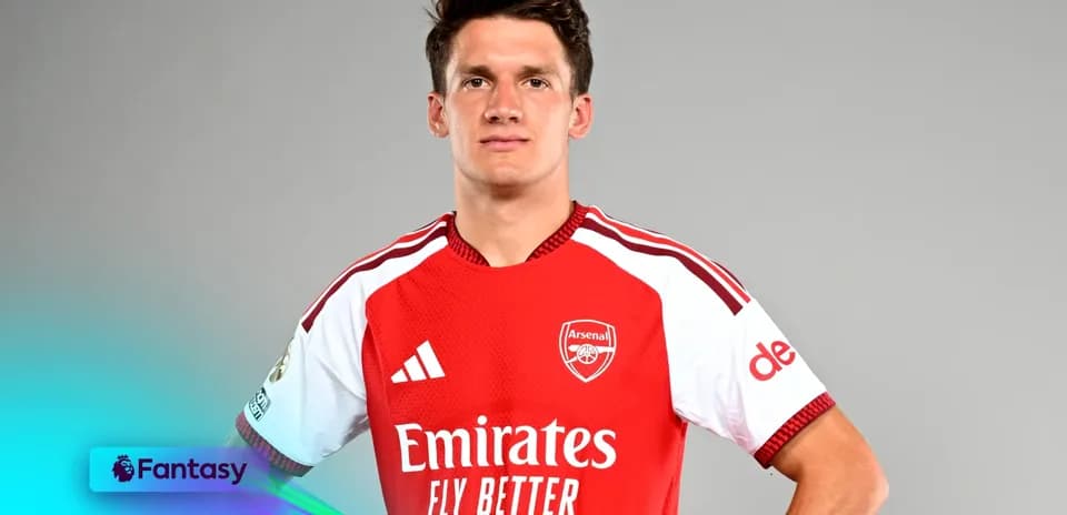 Futbolchi Arsenal formasida turib, to'g'ridan-to'g'ri qarashda