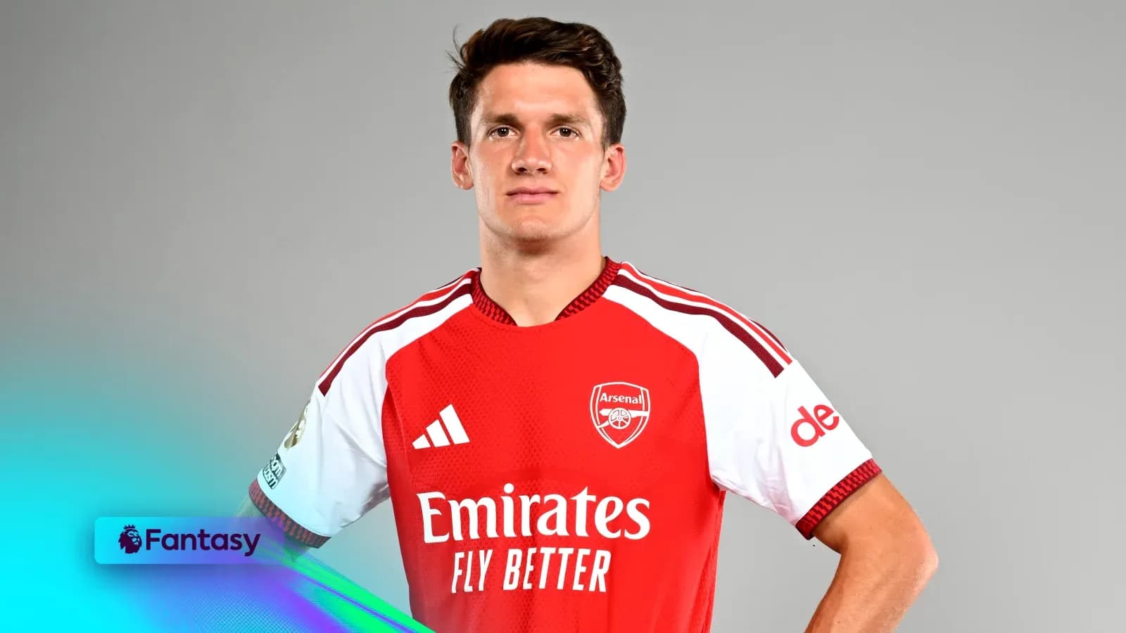 Futbolchi Arsenal formasida turib, to'g'ridan-to'g'ri qarashda